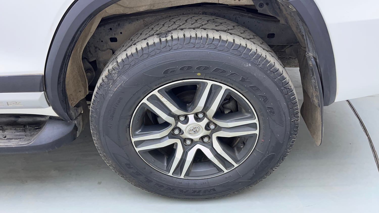 Used 2019 Toyota Fortuner 2.8 4x2 MT Diesel Manual tyres LEFT REAR TYRE RIM VIEW
