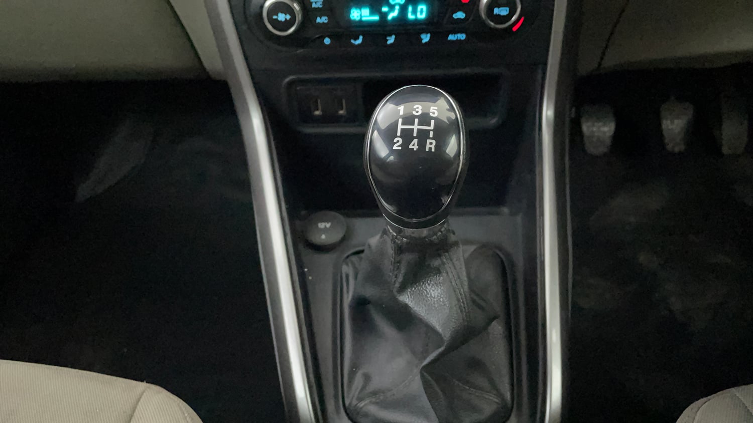 Used 2019 Ford EcoSport Titanium 1.5L TDCi Diesel Manual interior GEAR  KNOB VIEW