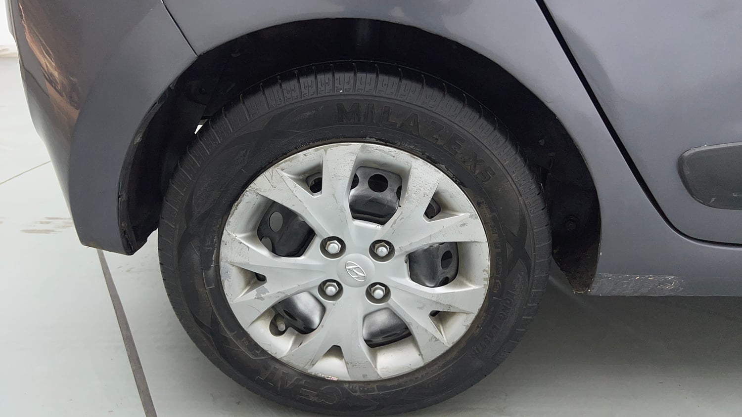Used 2016 Hyundai Grand i10 Sportz 1.2 Kappa VTVT Petrol Manual tyres RIGHT REAR TYRE RIM VIEW