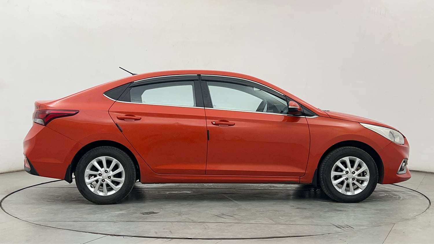 Used 2018 Hyundai Verna EX 1.6 VTVT AT Petrol Automatic exterior RIGHT SIDE VIEW