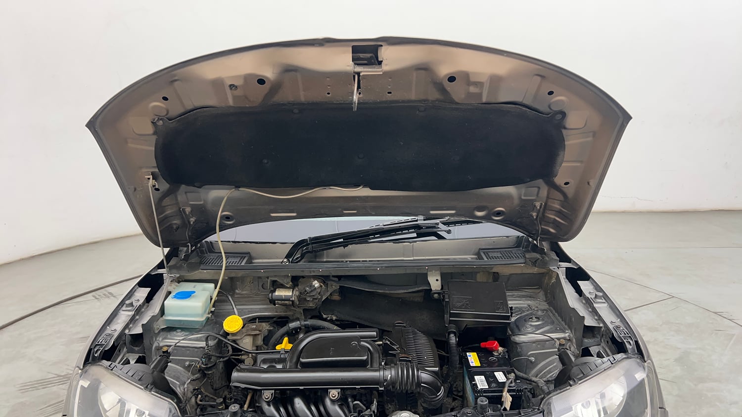 Used 2019 Renault Kwid RXT (O) 1.0 SCE Edition Petrol Manual engine ENGINE & BONNET OPEN FRONT VIEW