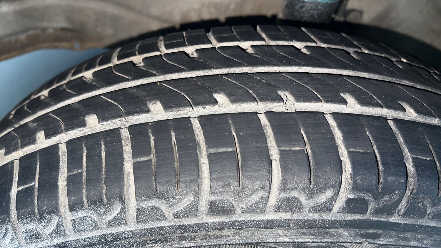 Used 2015 Maruti Suzuki Wagon R VXI Petrol Manual tyres LEFT FRONT TYRE TREAD VIEW