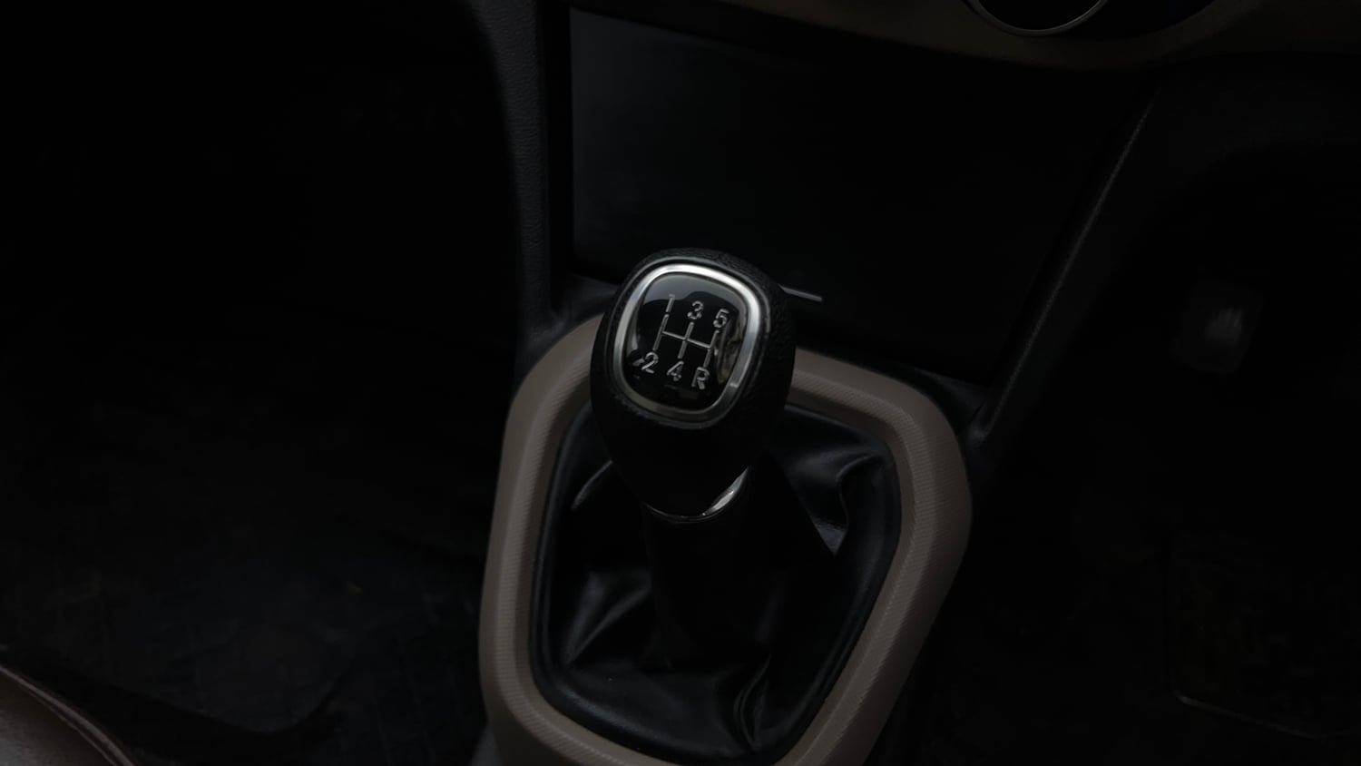 Used 2014 Hyundai Xcent S 1.2 Petrol Manual interior GEAR  KNOB VIEW