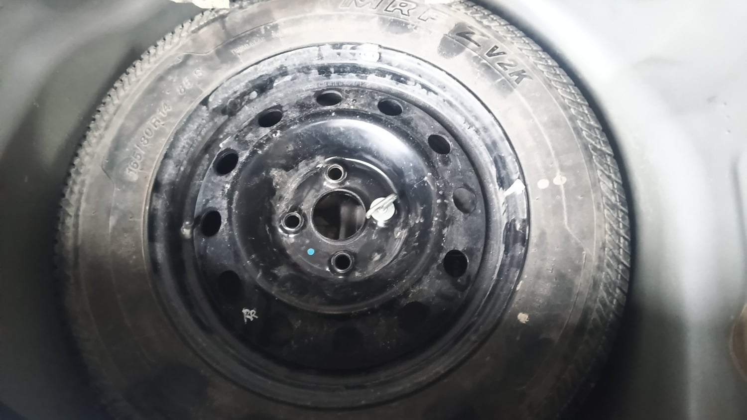 Used 2015 Maruti Suzuki Swift VXi Petrol Manual tyres SPARE TYRE VIEW