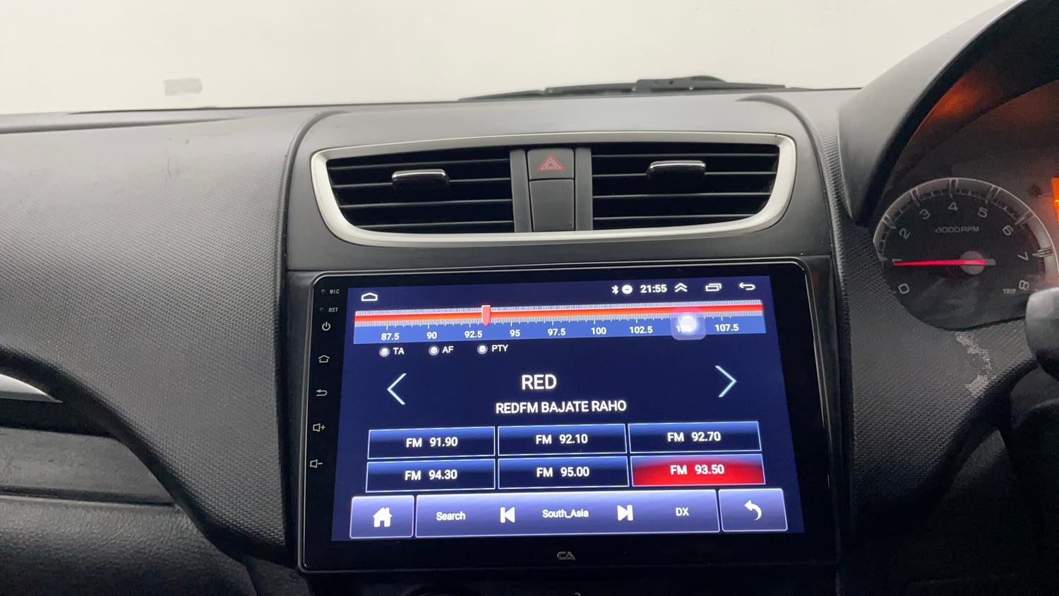 Used 2015 Maruti Suzuki Swift VXi Petrol Manual top_features Integrated (in-dash) music system