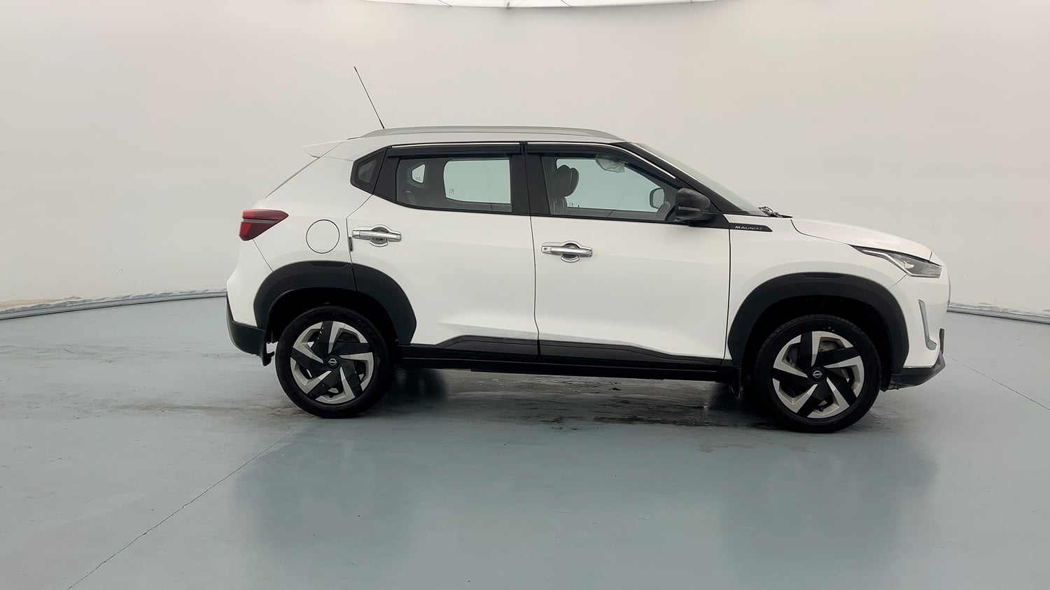 Used 2021 Nissan Magnite XL Petrol Manual exterior RIGHT SIDE VIEW