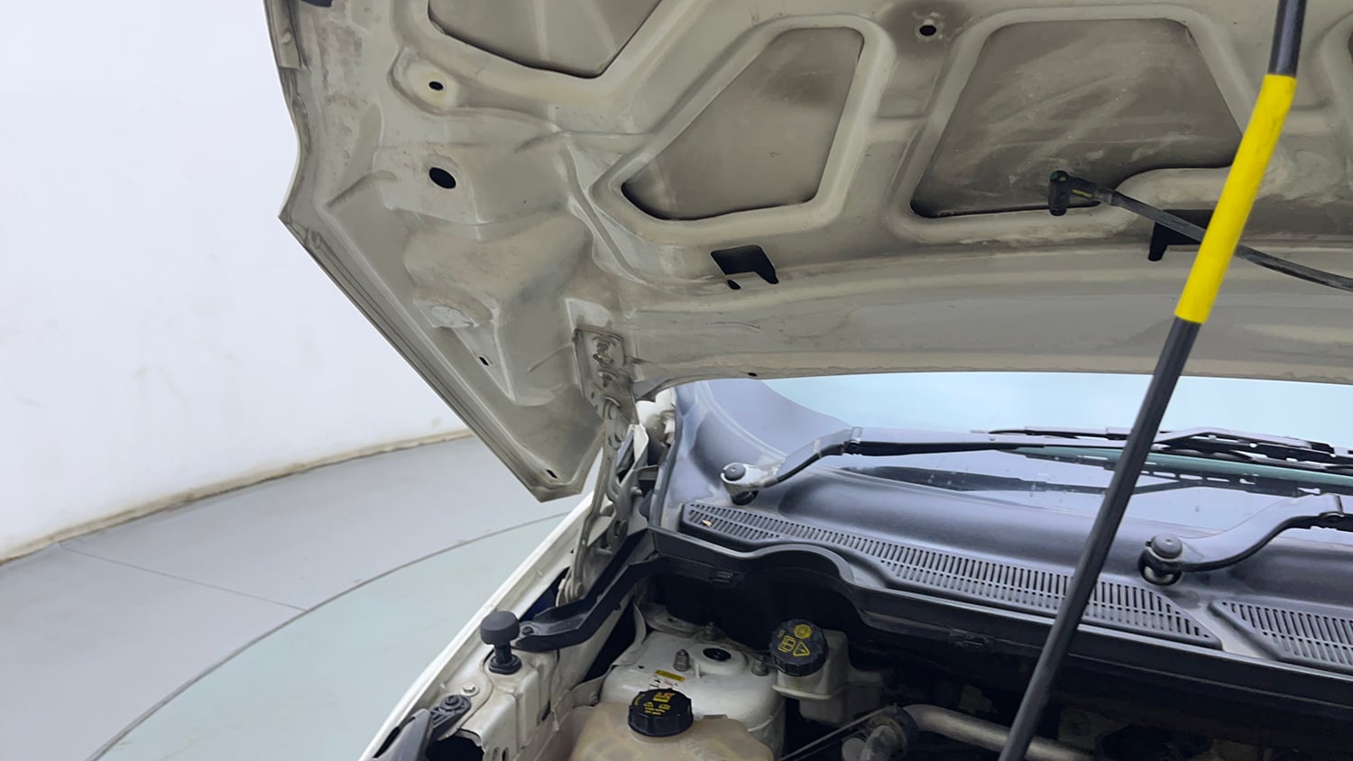 Used 2016 Ford EcoSport Titanium 1.5L Ti-VCT AT Petrol Automatic engine ENGINE RIGHT SIDE HINGE & APRON VIEW