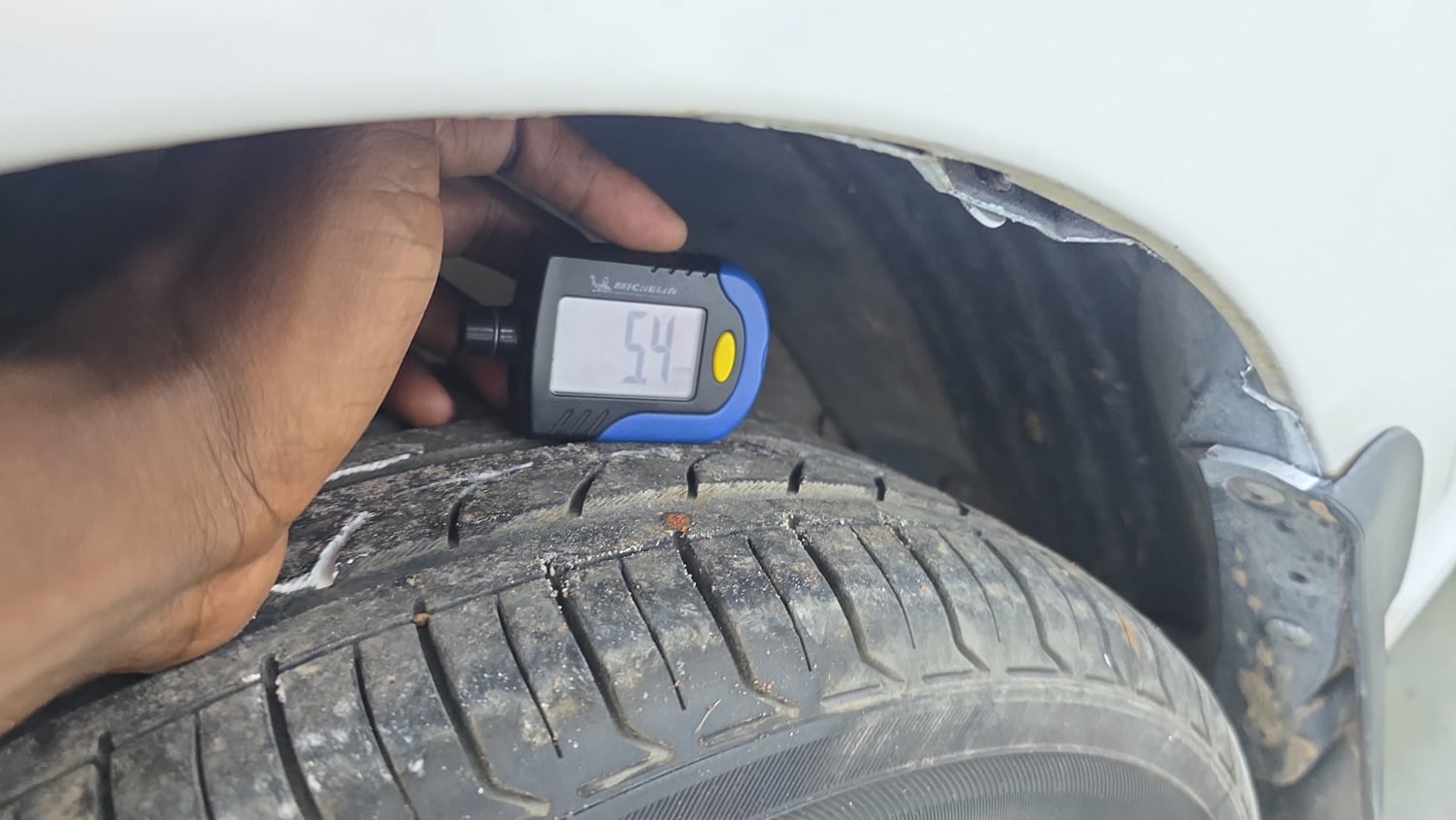 Used 2018 Volkswagen Polo Highline Plus 1.0 (P) 16 Alloy Petrol Manual tyres LEFT FRONT TYRE TREAD VIEW