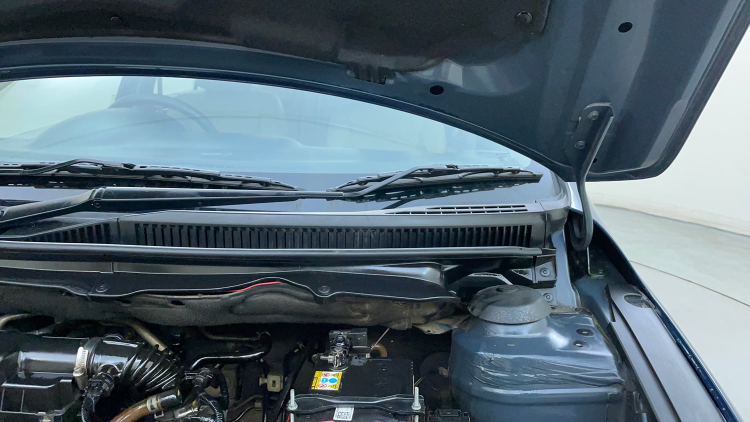 Used 2019 null Petrol Manual engine ENGINE LEFT SIDE HINGE & APRON VIEW