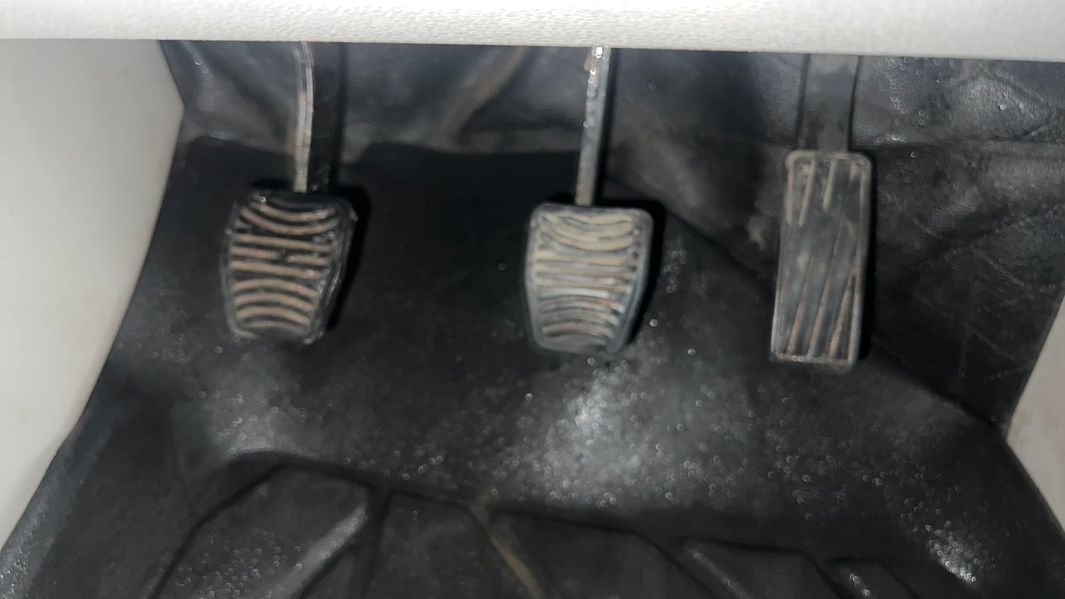Used 2022 Mahindra XUV 300 W8 (O) 1.2 Petrol Petrol Manual interior PEDALS VIEW