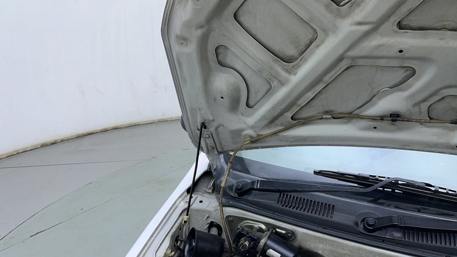 Used 2013 Maruti Suzuki Alto 800 Lxi CNG Cng Manual engine ENGINE RIGHT SIDE HINGE & APRON VIEW