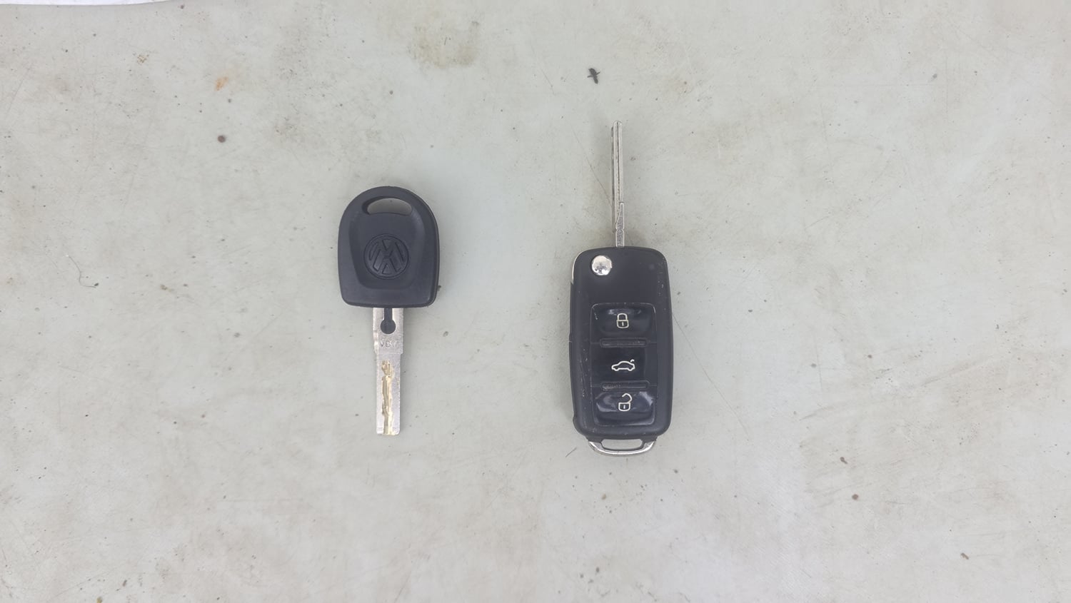 Used 2018 Volkswagen Polo Highline Plus 1.0 (P) 16 Alloy Petrol Manual extra CAR KEY VIEW