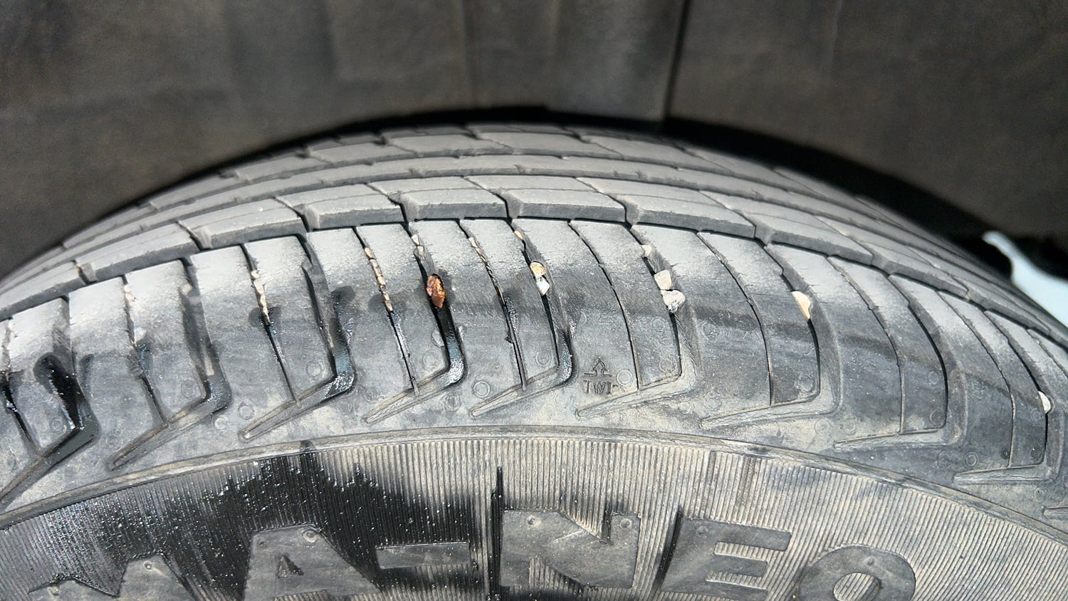 Used 2019 Renault Kwid RXT (O) 1.0 SCE Edition Petrol Manual tyres LEFT REAR TYRE TREAD VIEW