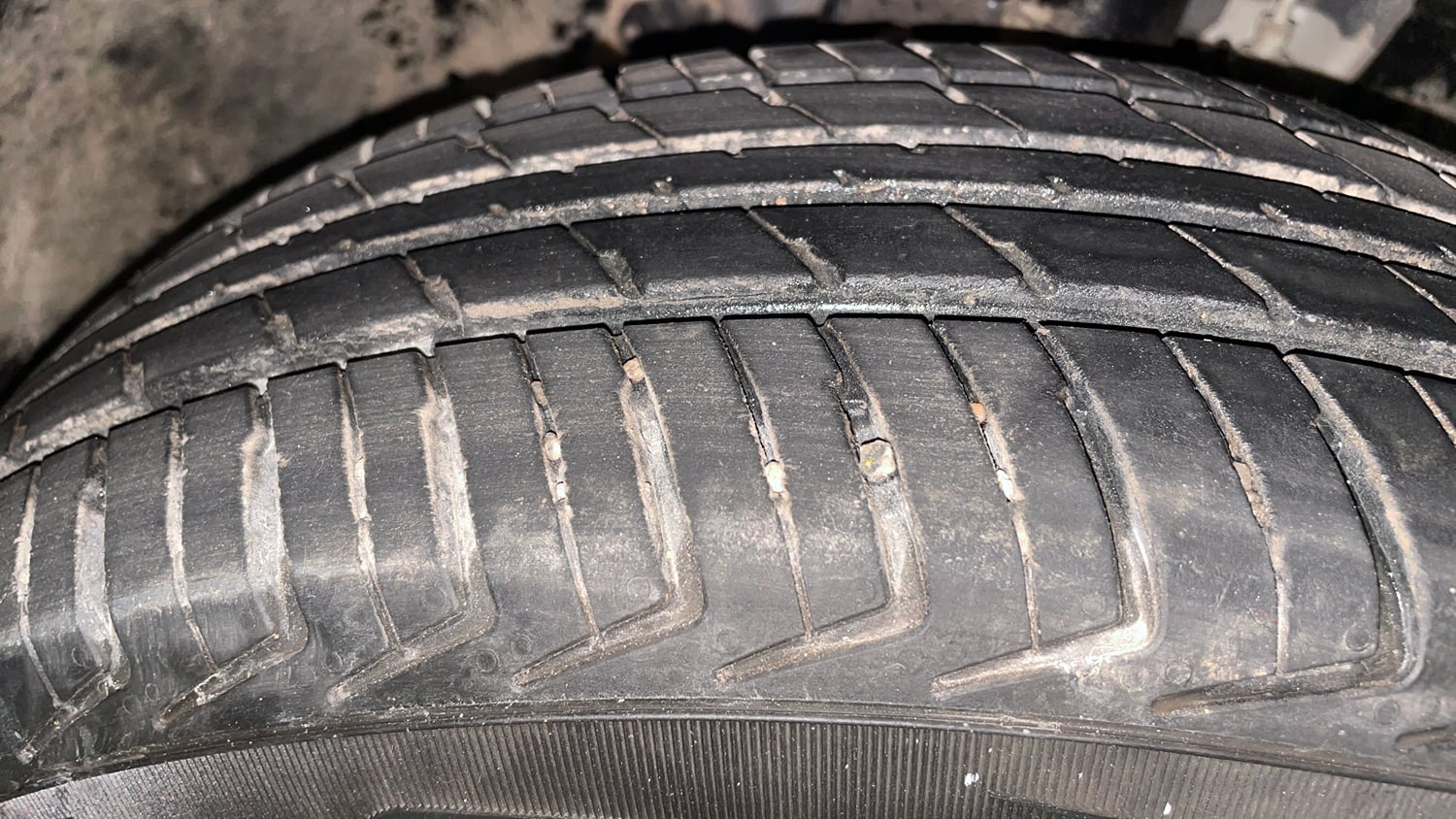Used 2016 Tata Tiago Revotron XM Petrol Manual tyres RIGHT FRONT TYRE TREAD VIEW