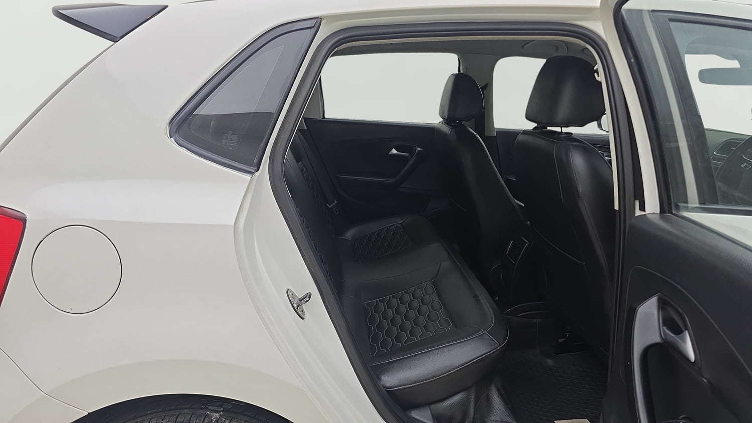Used 2018 Volkswagen Polo Highline Plus 1.0 (P) 16 Alloy Petrol Manual interior RIGHT SIDE REAR DOOR CABIN VIEW