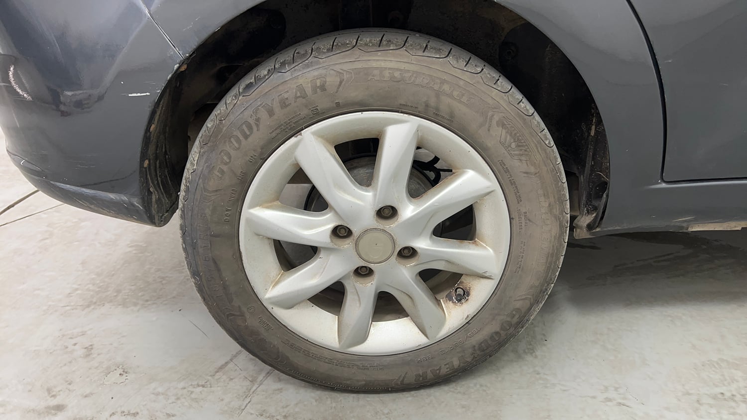 Used 2016 Tata Zest XT Petrol Petrol Manual tyres RIGHT REAR TYRE RIM VIEW