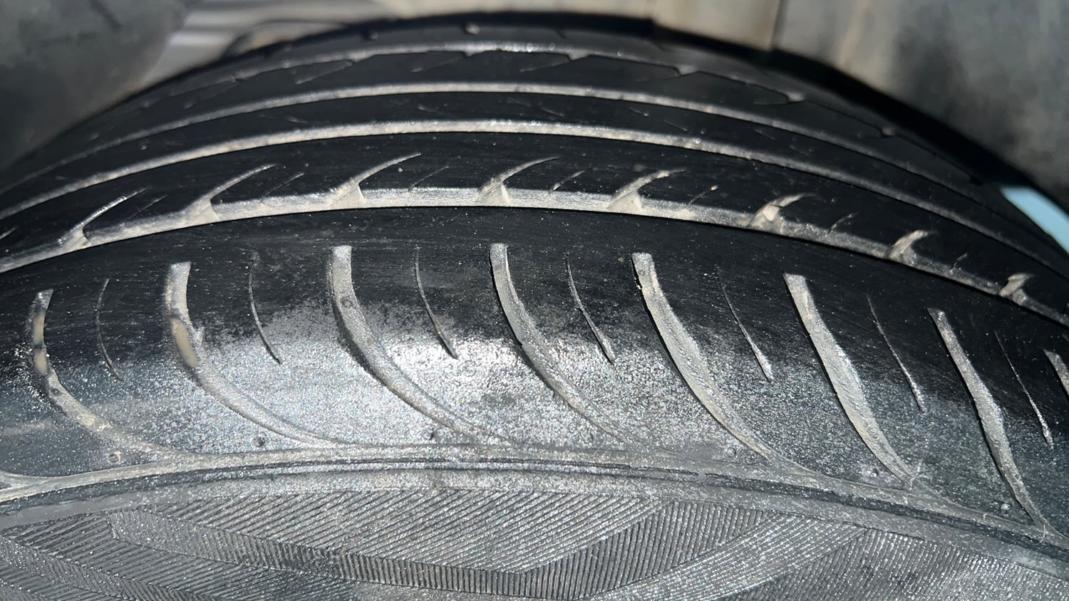 Used 2016 Ford Figo Aspire Trend 1.2 Ti-VCT Petrol Manual tyres LEFT REAR TYRE TREAD VIEW