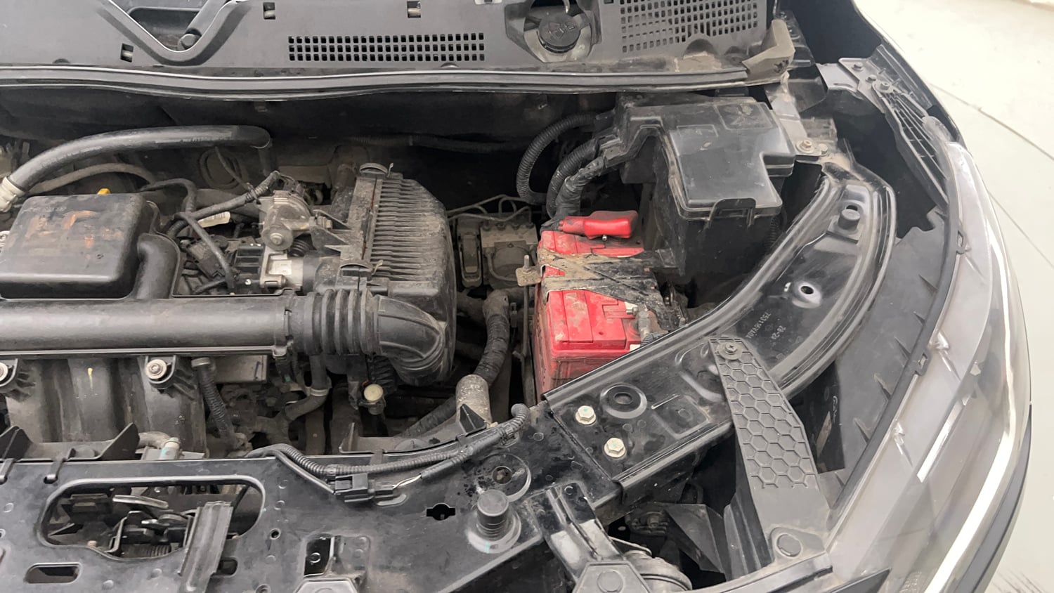 Used 2023 Nissan Magnite XV Petrol Manual engine ENGINE LEFT SIDE VIEW