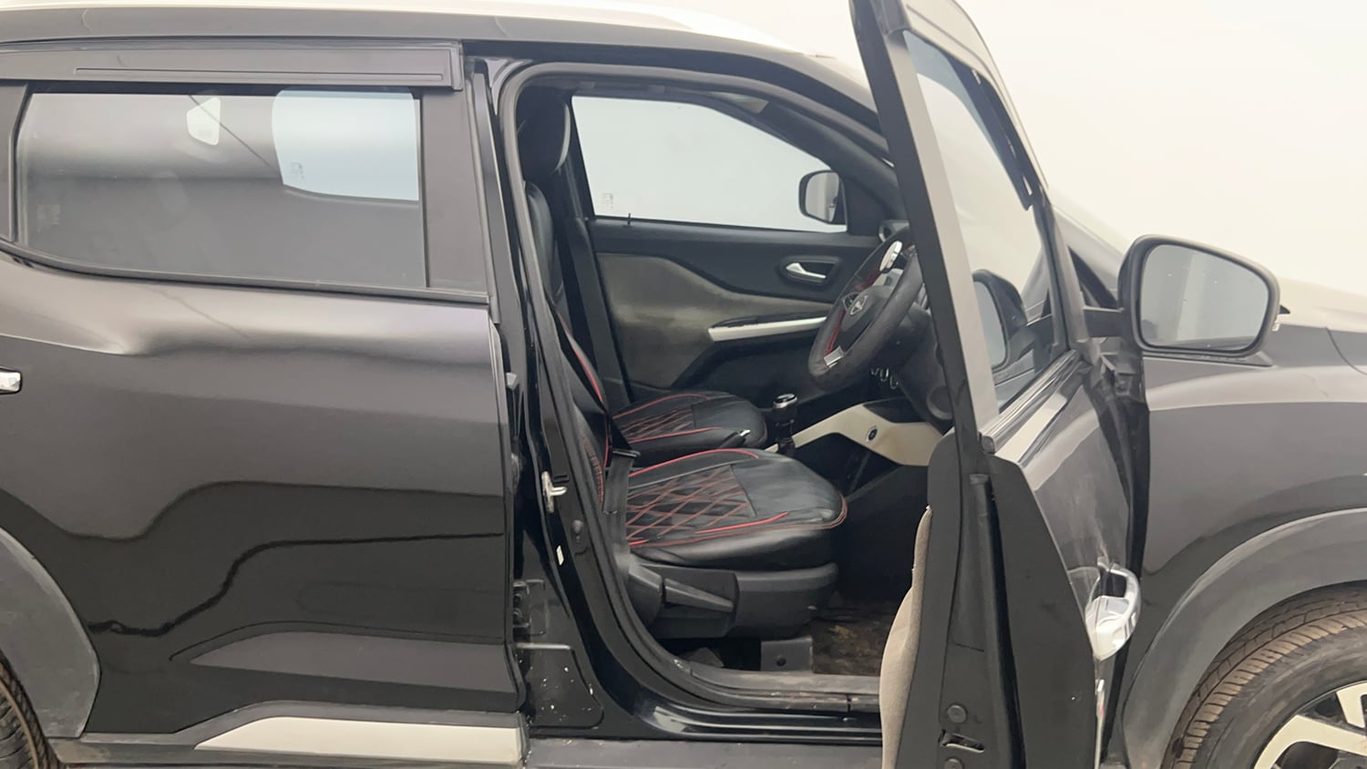 Used 2023 Nissan Magnite XV Petrol Manual interior RIGHT SIDE FRONT DOOR CABIN VIEW