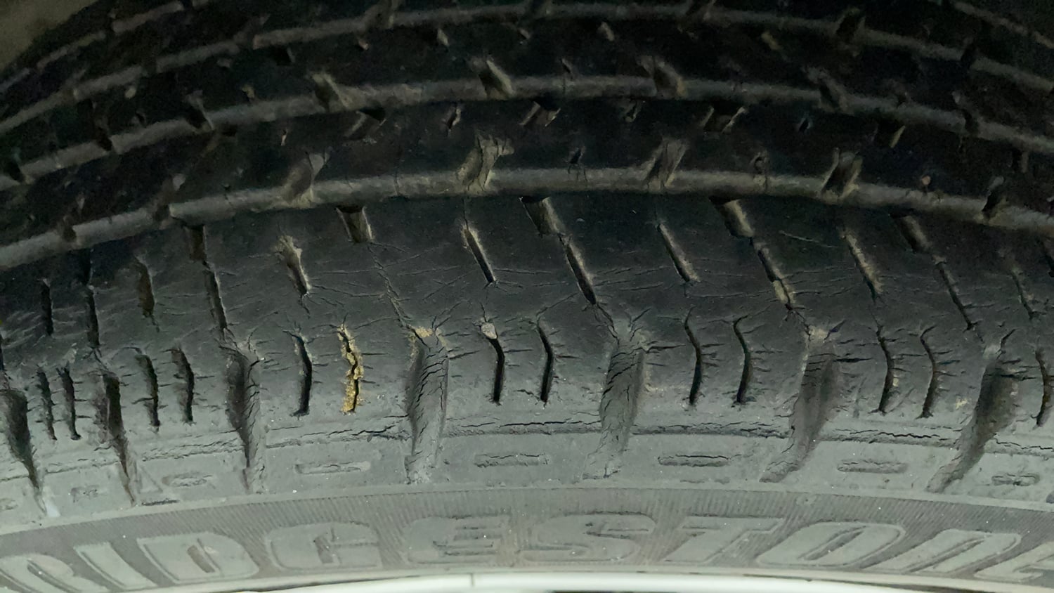 Used 2015 Maruti Suzuki Alto K10 VXi AMT Petrol Automatic tyres LEFT FRONT TYRE TREAD VIEW