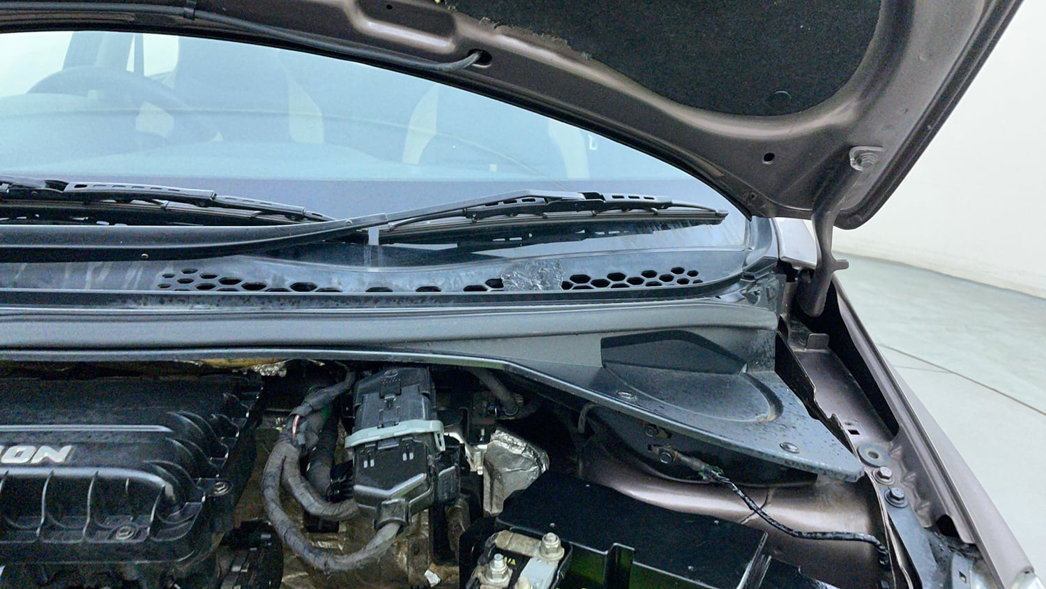 Used 2016 Tata Tiago Revotron XM Petrol Manual engine ENGINE LEFT SIDE HINGE & APRON VIEW