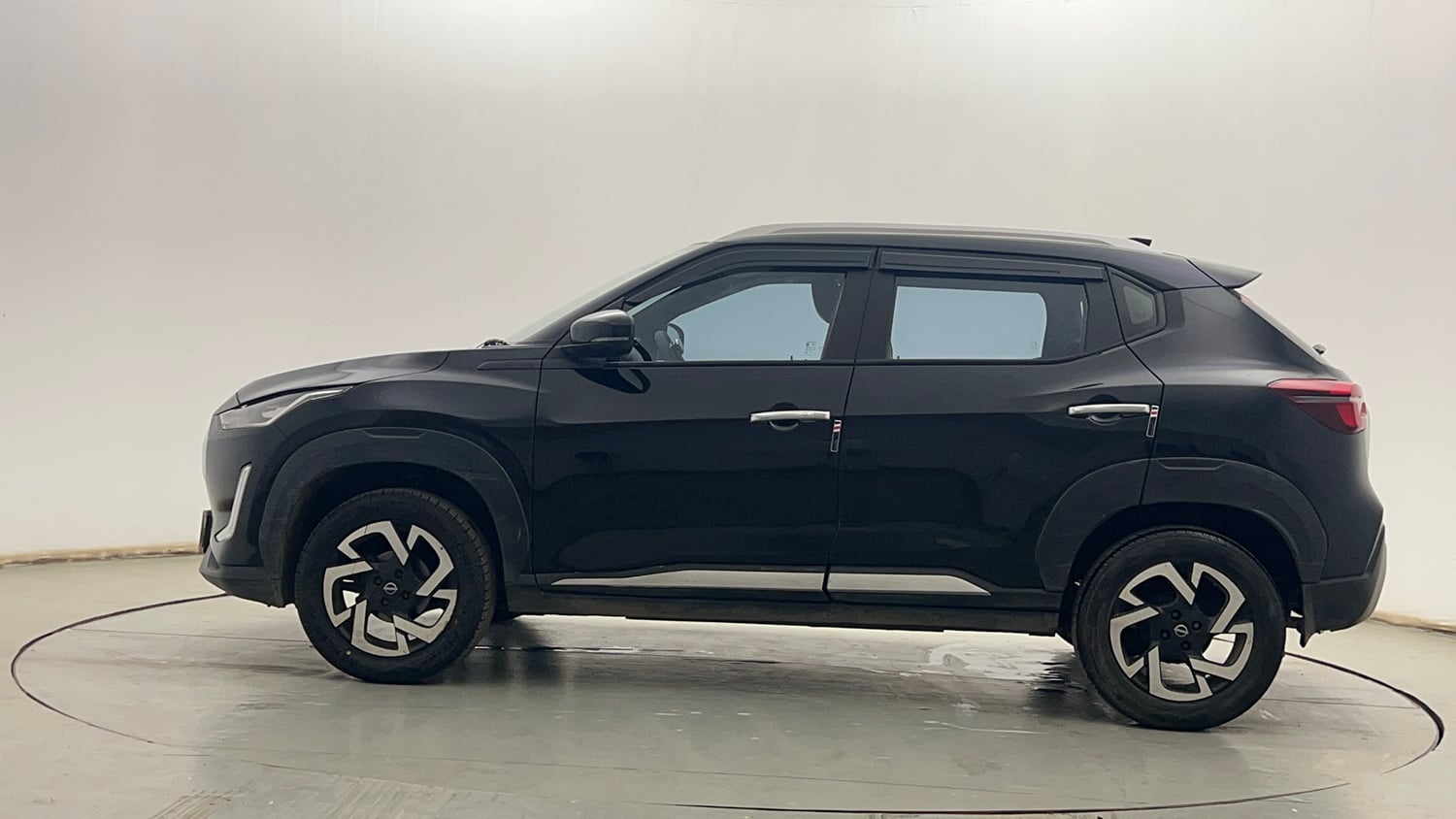 Used 2023 Nissan Magnite XV Petrol Manual exterior LEFT SIDE VIEW