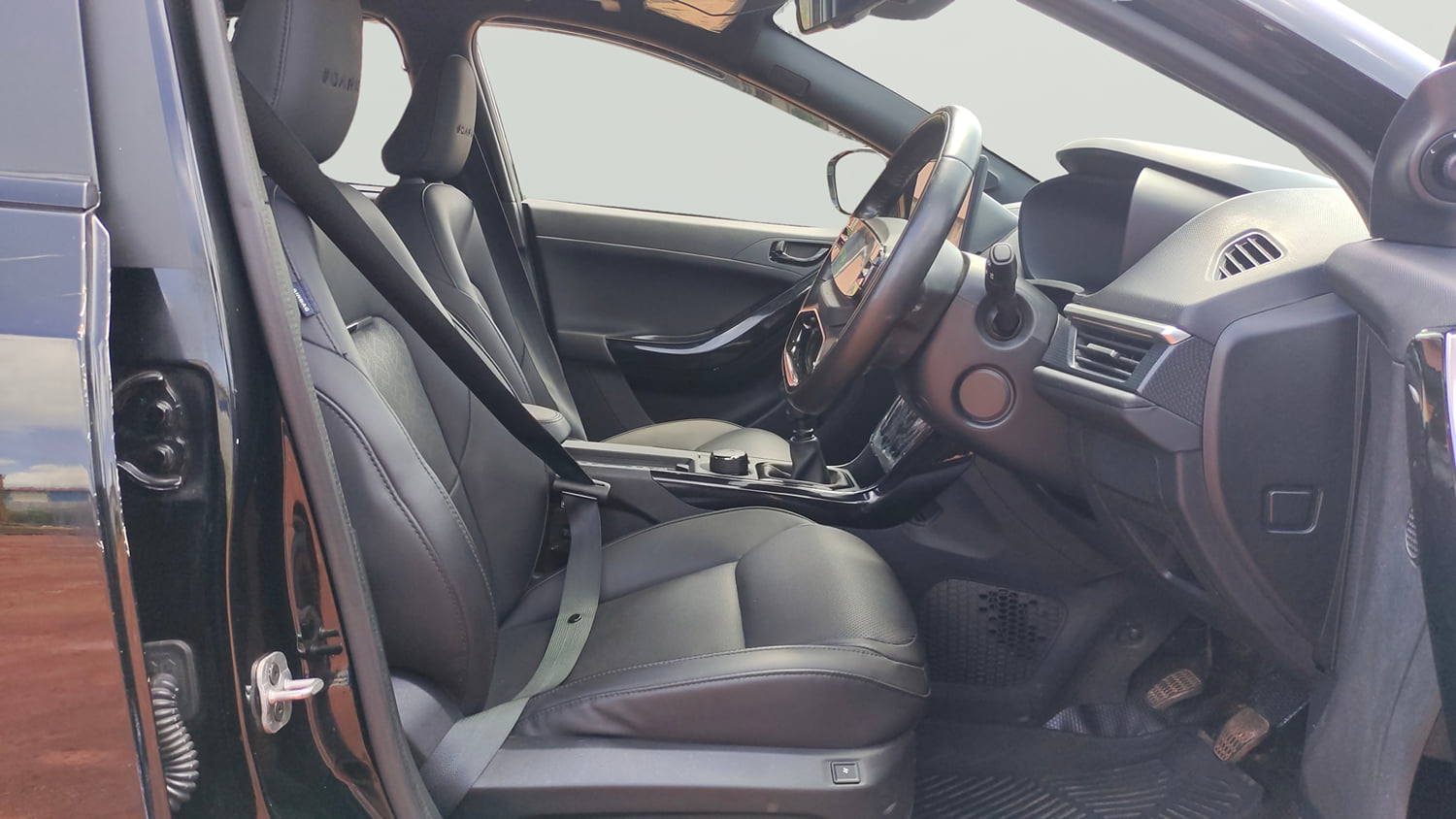 Used 2025 Tata Curvv Accomplished Plus A 1.5 Kryojet Diesel 6MT Dark Edition Diesel Manual interior RIGHT SIDE FRONT DOOR CABIN VIEW