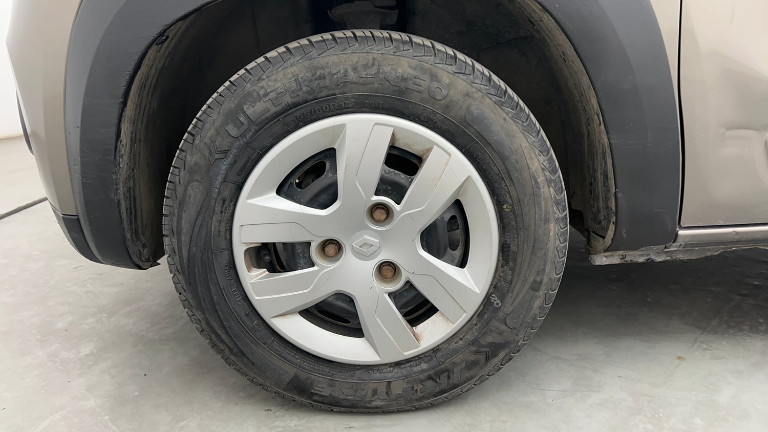 Used 2019 Renault Kwid RXT (O) 1.0 SCE Edition Petrol Manual tyres LEFT FRONT TYRE RIM VIEW