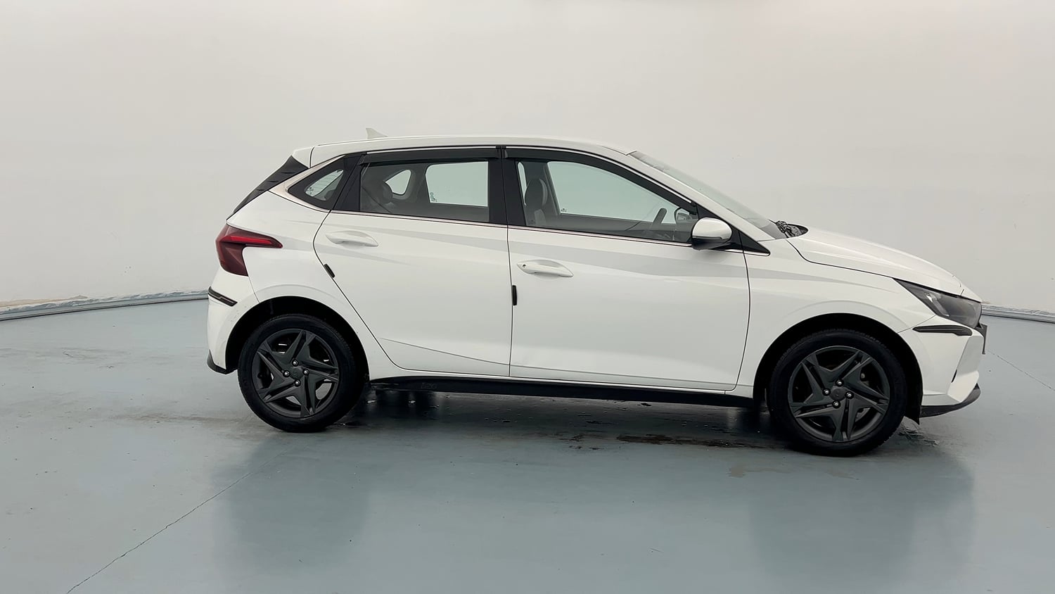 Used 2023 Hyundai i20 Sportz 1.2 MT Petrol Manual exterior RIGHT SIDE VIEW