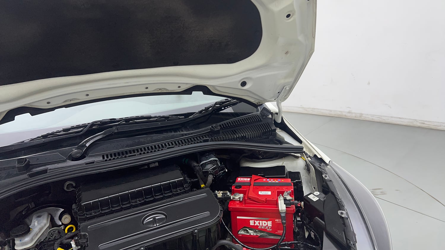 Used 2023 Tata Tiago XT (O) Petrol Manual engine ENGINE LEFT SIDE HINGE & APRON VIEW