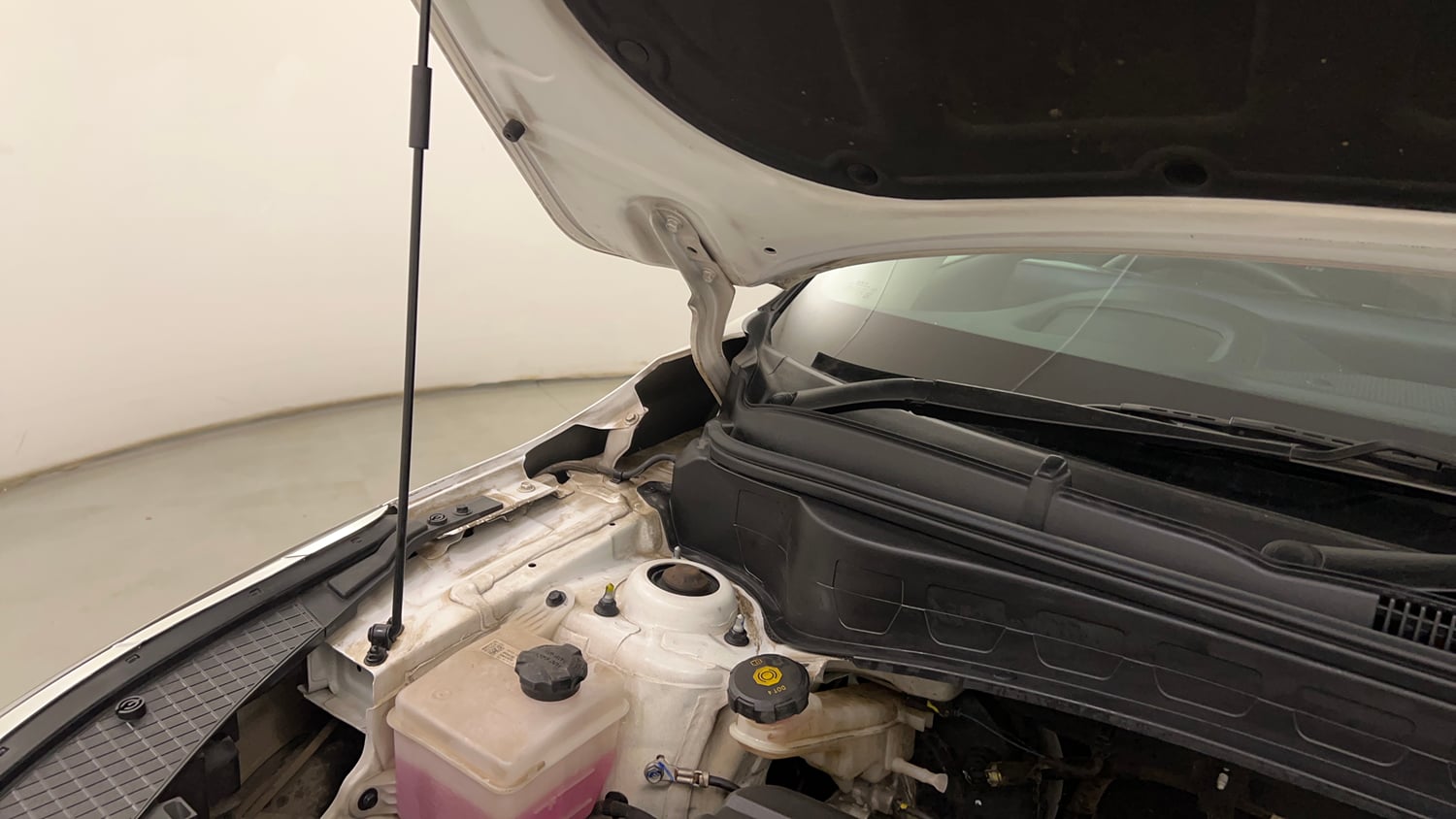 Used 2023 Kia Seltos GTX Plus 1.5 Diesel AT Diesel Automatic engine ENGINE RIGHT SIDE HINGE & APRON VIEW