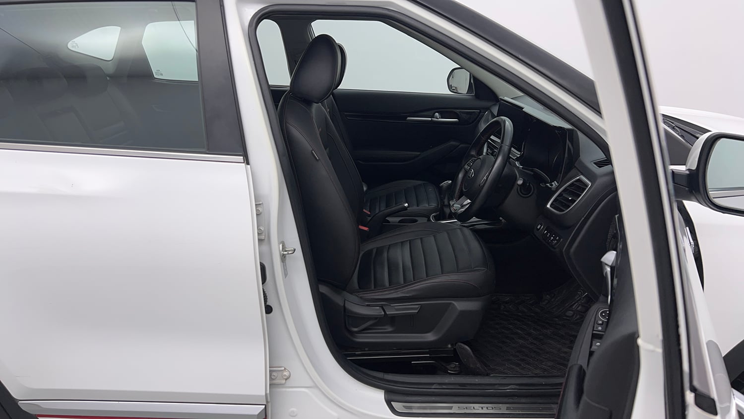 Used 2020 Kia Seltos GTX 1.4 Petrol Manual interior RIGHT SIDE FRONT DOOR CABIN VIEW