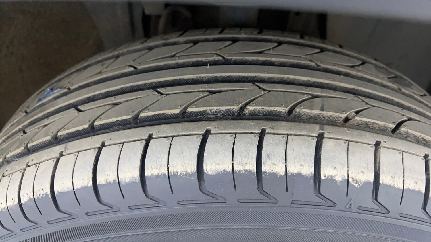 Used 2023 Renault Kiger RXZ AMT Petrol Automatic tyres RIGHT FRONT TYRE TREAD VIEW