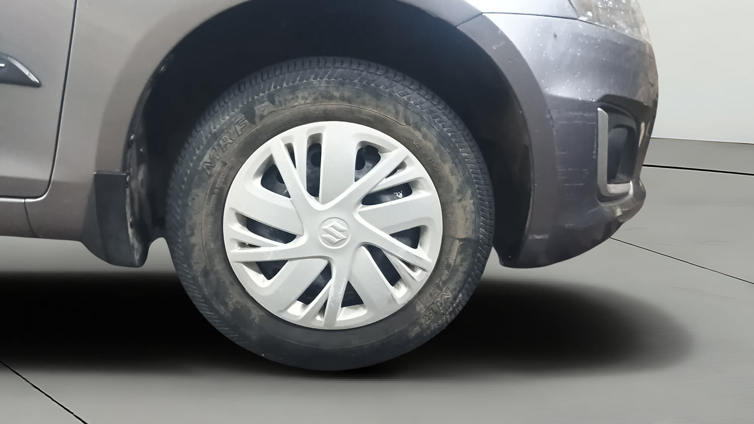 Used 2015 Maruti Suzuki Swift VXi Petrol Manual tyres RIGHT FRONT TYRE RIM VIEW