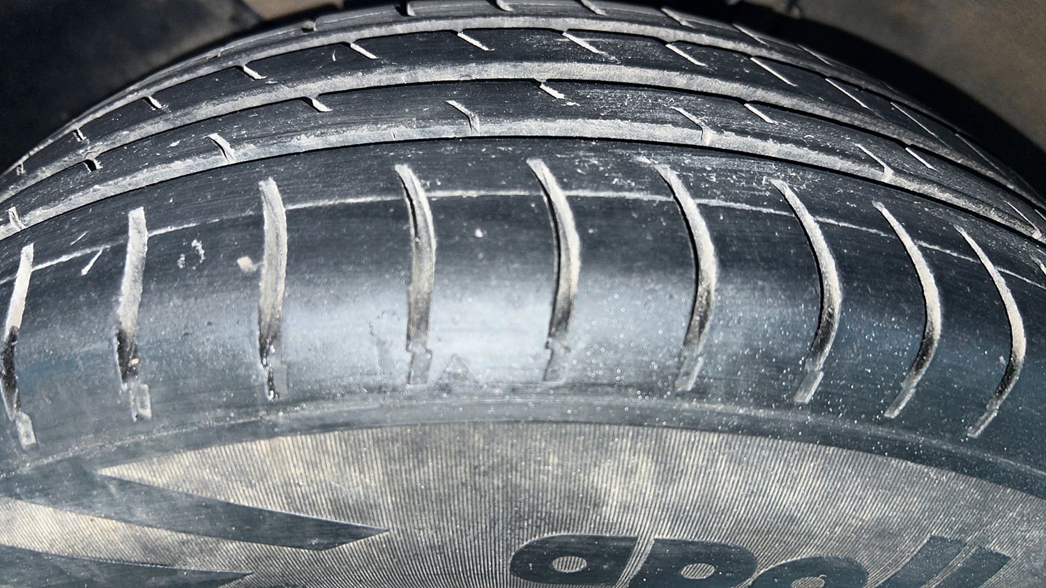Used 2019 Hyundai Elite i20 Magna Plus 1.2 Petrol Manual tyres LEFT FRONT TYRE TREAD VIEW