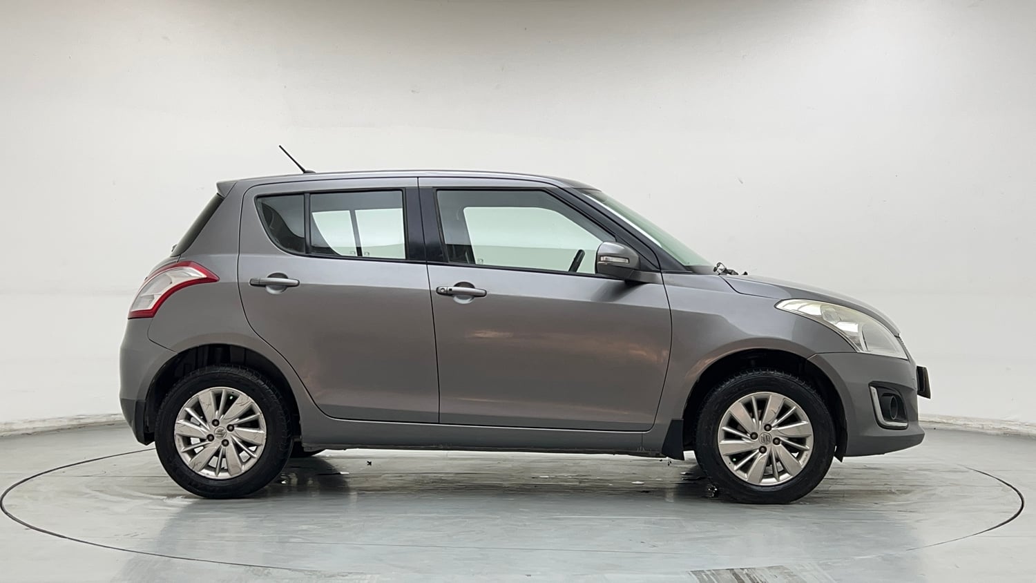 Used 2015 Maruti Suzuki Swift ZXi Petrol Manual exterior RIGHT SIDE VIEW
