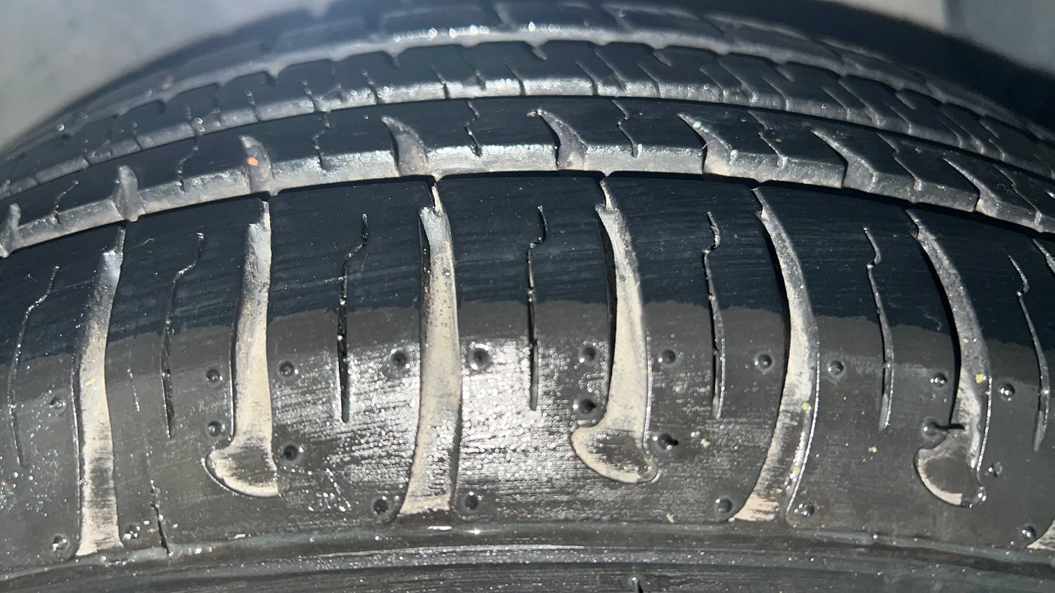 Used 2016 Hyundai Grand i10 Sportz 1.2 Kappa VTVT Petrol Manual tyres RIGHT FRONT TYRE TREAD VIEW