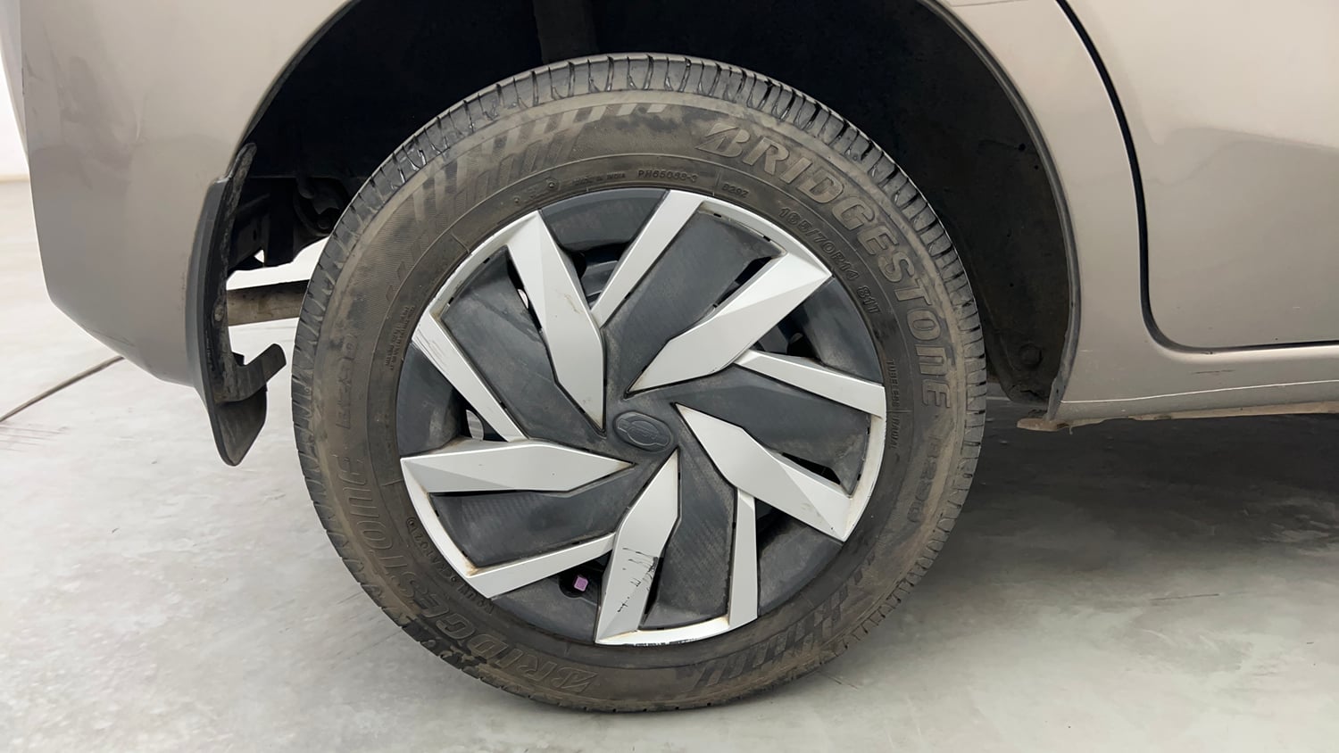 Used 2019 Datsun GO T Petrol Manual tyres RIGHT REAR TYRE RIM VIEW