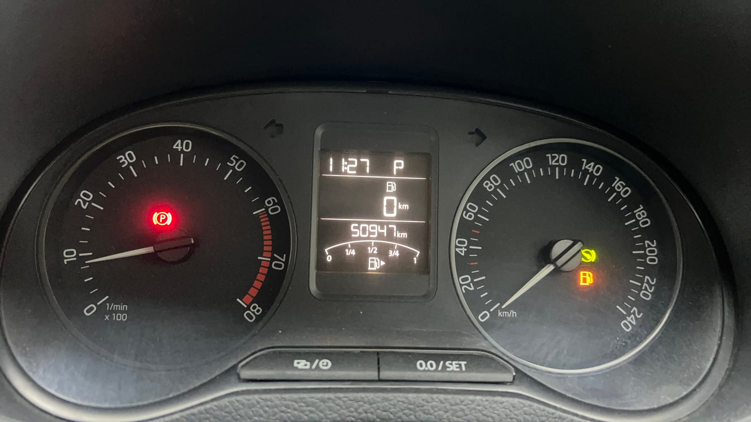 Used 2018 Skoda Rapid Ambition 1.6 MPI AT Petrol Automatic interior CLUSTERMETER VIEW