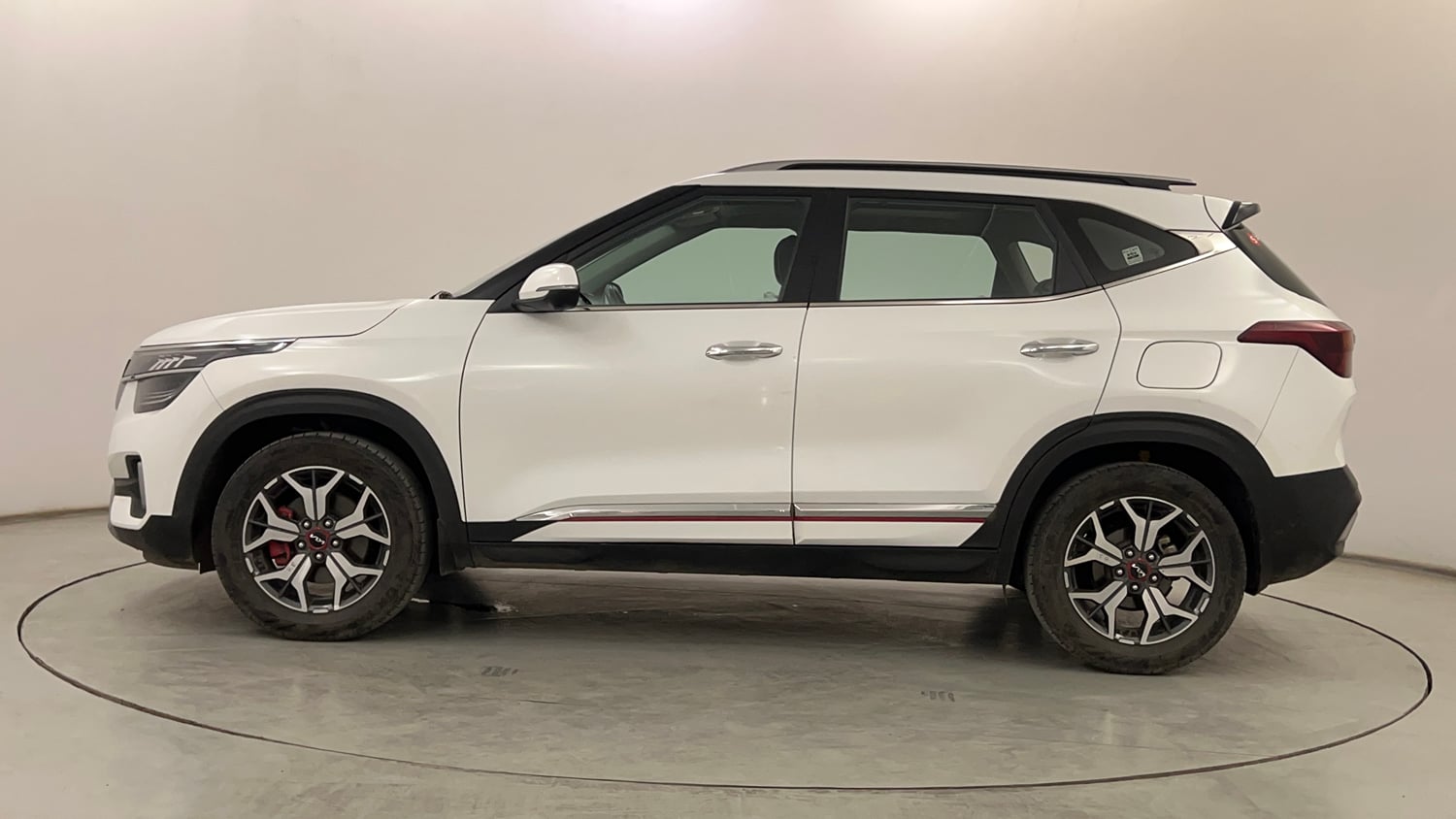 Used 2023 Kia Seltos GTX Plus 1.5 Diesel AT Diesel Automatic exterior LEFT SIDE VIEW