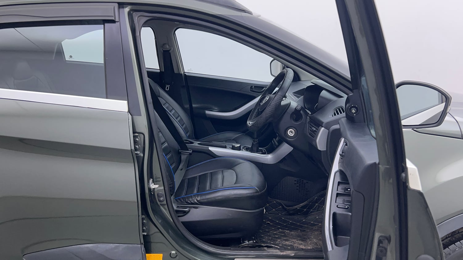 Used 2022 Tata Nexon XM (S) Petrol Manual interior RIGHT SIDE FRONT DOOR CABIN VIEW