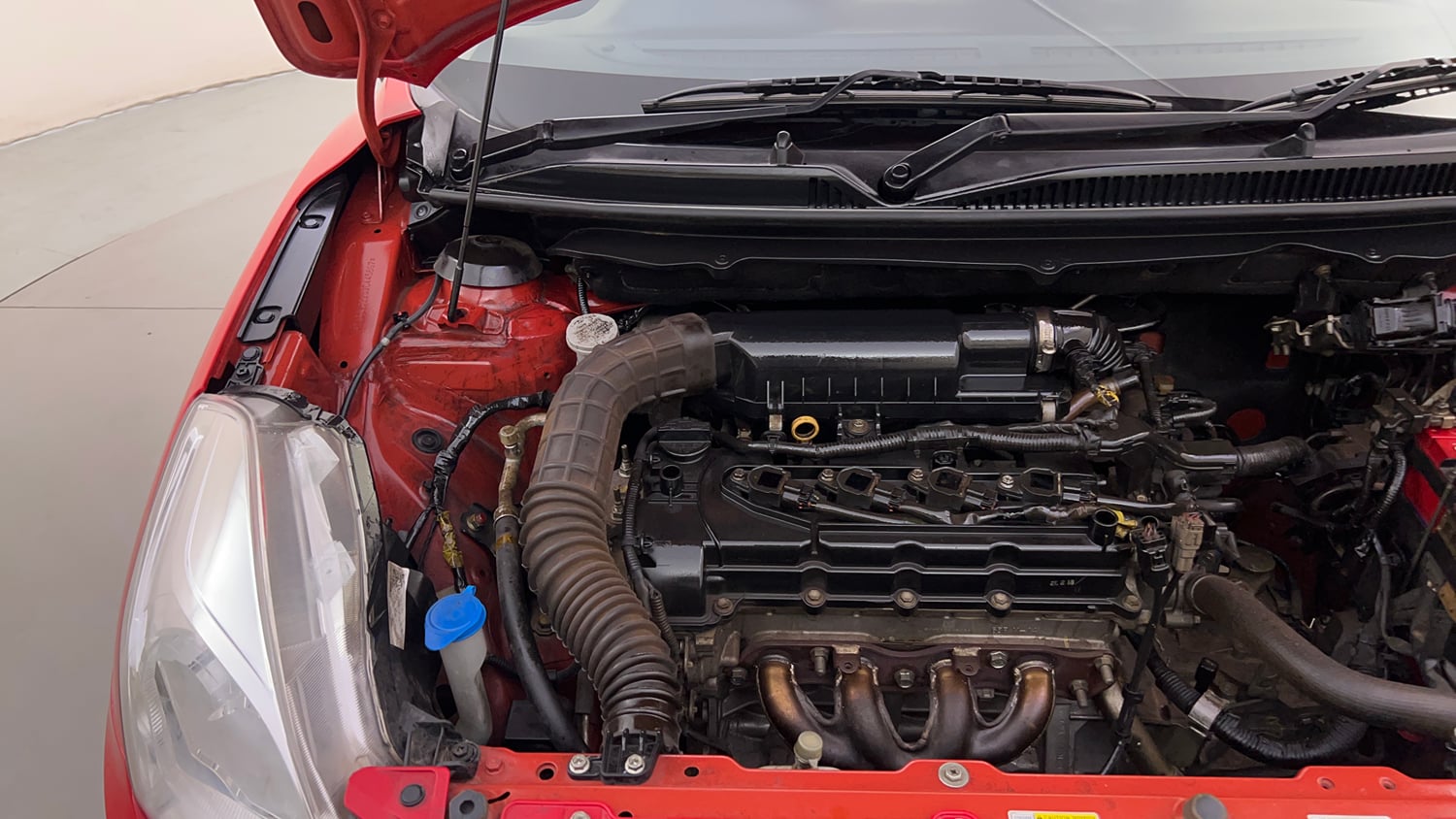 Used 2018 Maruti Suzuki Baleno Delta 1.2 Petrol Manual engine ENGINE RIGHT SIDE HINGE & APRON VIEW