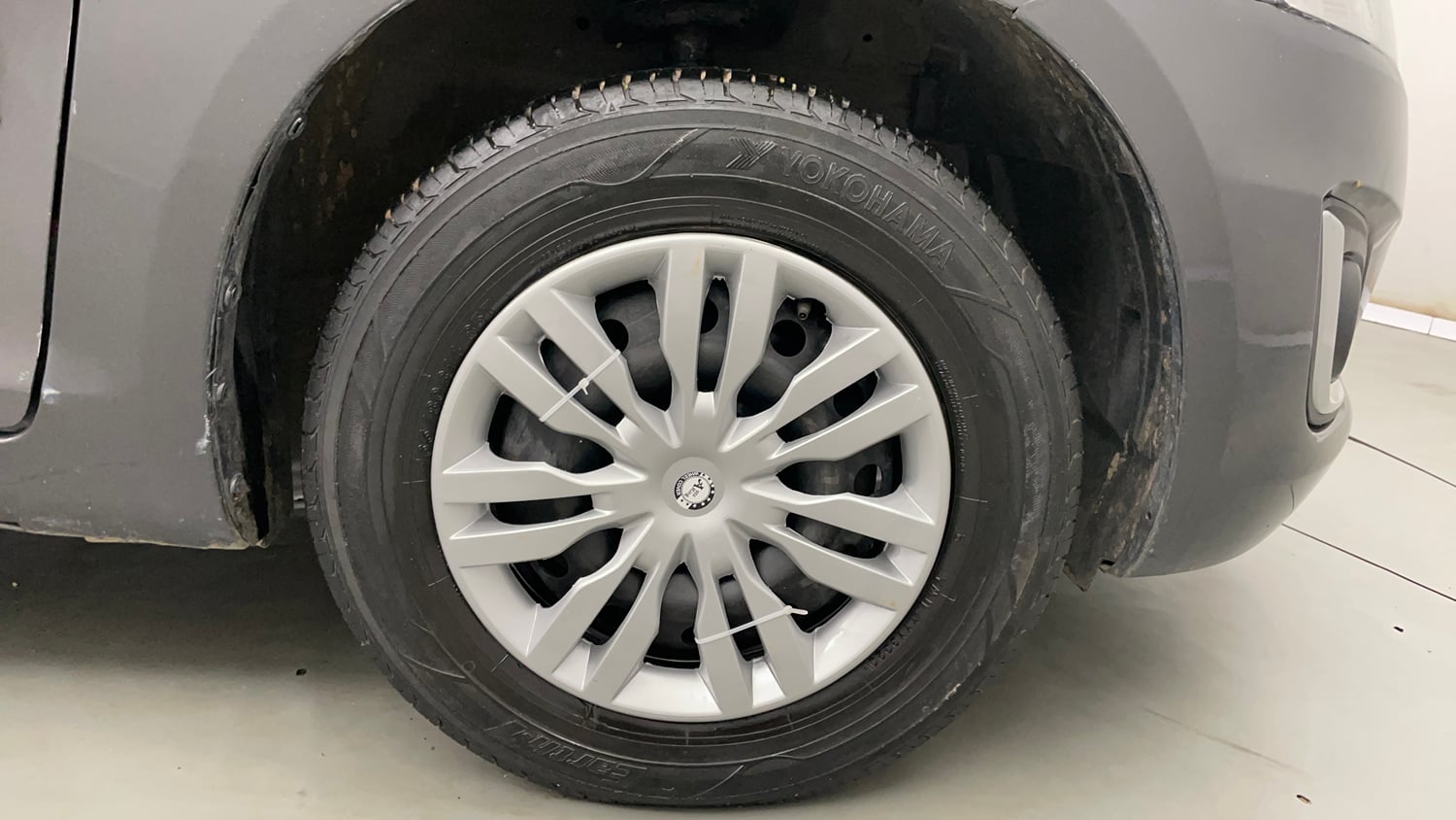 Used 2015 Maruti Suzuki Swift VXi Petrol Manual tyres RIGHT FRONT TYRE RIM VIEW