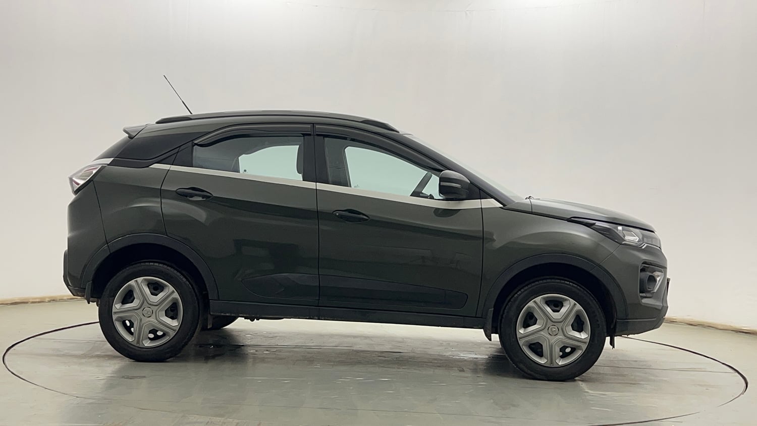 Used 2022 Tata Nexon XM (S) Petrol Manual exterior RIGHT SIDE VIEW