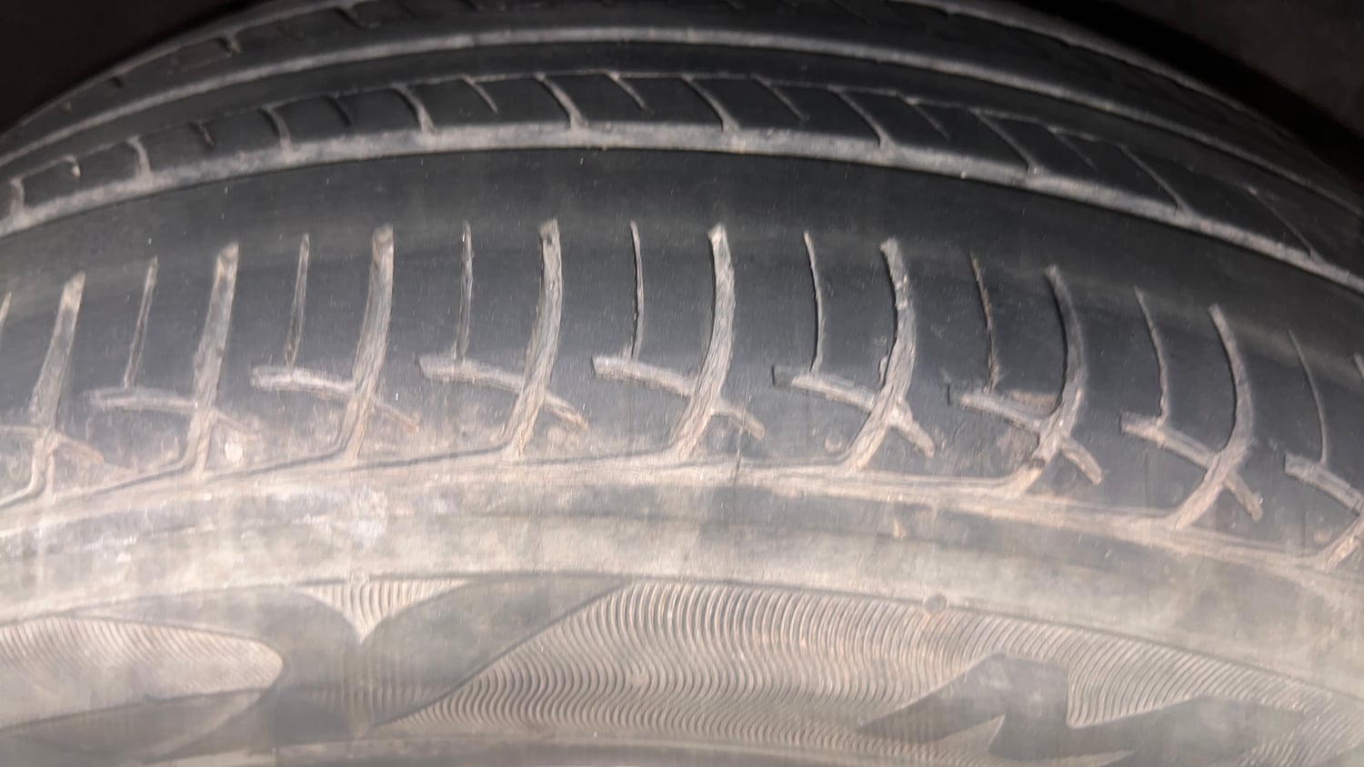 Used 2018 Maruti Suzuki Baleno Delta 1.2 Petrol Manual tyres RIGHT REAR TYRE TREAD VIEW