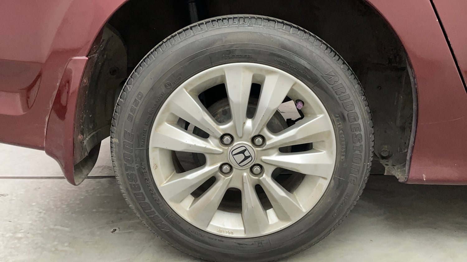Used 2012 Honda City 1.5 V AT Petrol Automatic tyres RIGHT REAR TYRE RIM VIEW