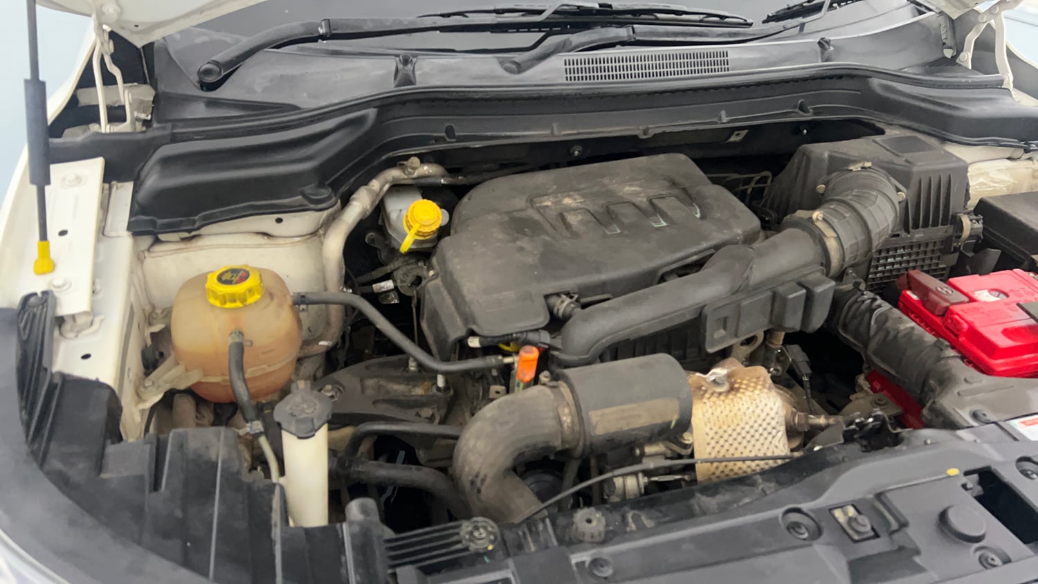 Used 2022 Mahindra XUV 300 W8 (O) 1.2 Petrol Petrol Manual engine ENGINE RIGHT SIDE VIEW
