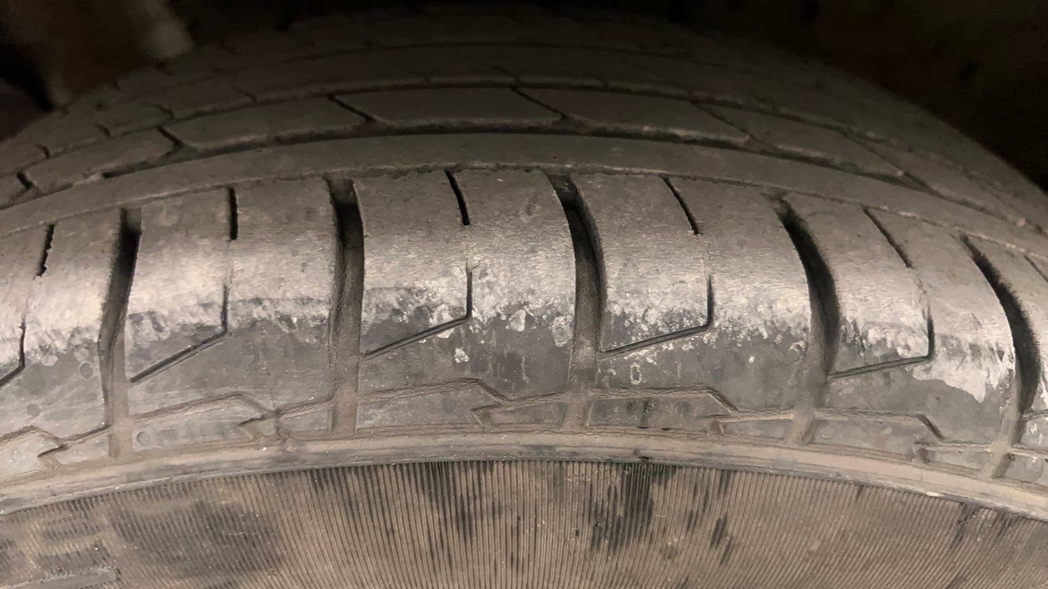Used 2023 Kia Seltos GTX Plus 1.5 Diesel AT Diesel Automatic tyres LEFT FRONT TYRE TREAD VIEW