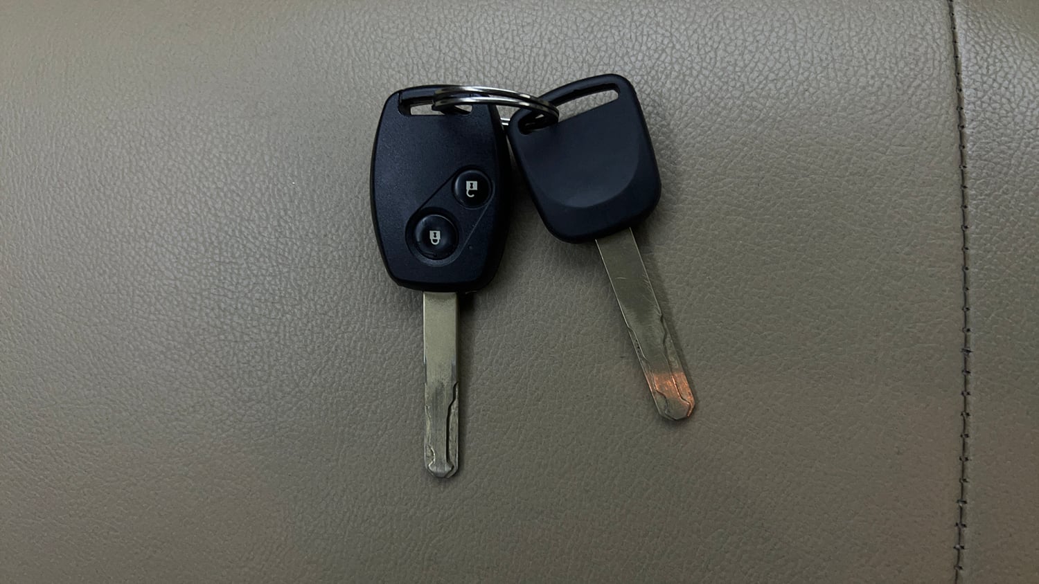 Used 2013 Honda Brio V MT Petrol Manual extra CAR KEY VIEW