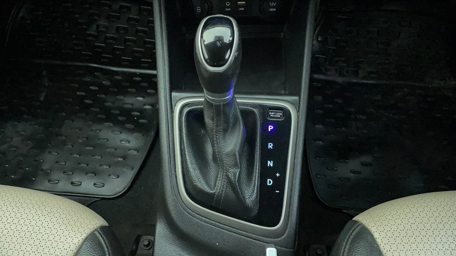 Used 2018 Hyundai Verna SX (O) 1.6 VTVT AT Petrol Automatic interior GEAR  KNOB VIEW